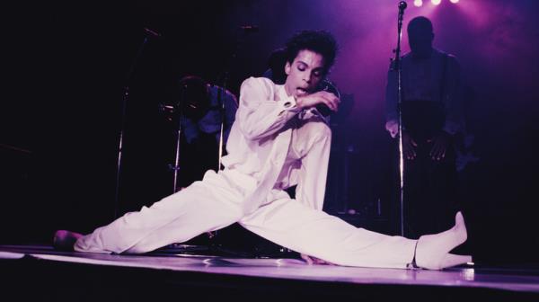 Prince doing a split on stage